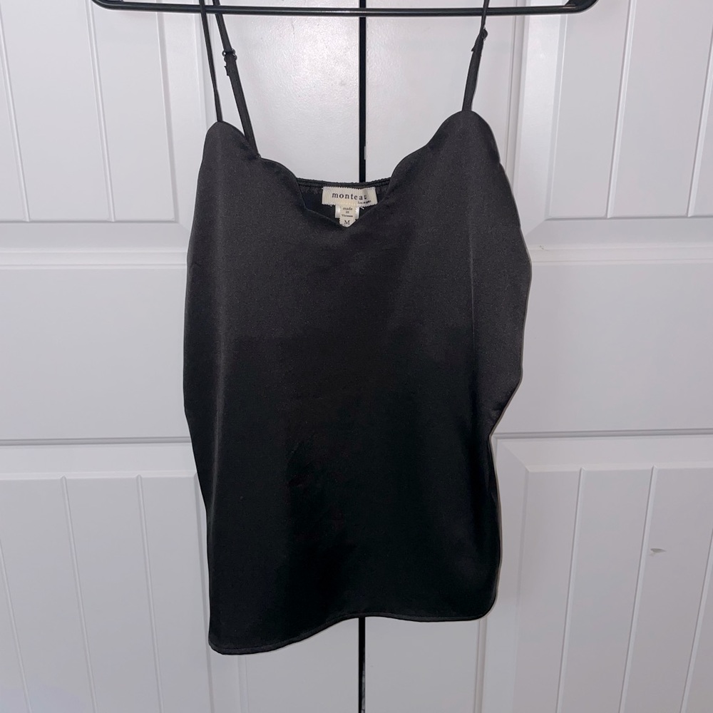 Super cute silk top!! Medium and amazing condition